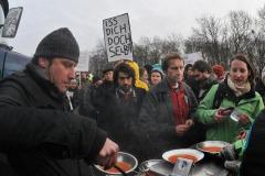 351-Foto-Gabriele-Senft-Versorgung-von-der-_Fahrenden-Geruechtekueche_-bei-der-Demo-_Wir-haben-Tierfabrik