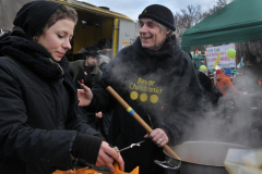 357-Foto-Gabriele-Senft-Versorgung-von-der-_Fahrenden-Geruechtekueche_-bei-der-Demo-_Wir-haben-Tierfabrik