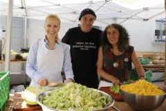 Zusammen-mit-Aurelia-Frick-und-Ramona-M_-Stucki-in-die-Morgenland-Festival-Kueche