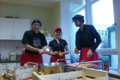 70-Kochen-fuer-die-Winterakademie-2011-von-Theater-am-der-Parkaue-foto-Olessja-Priesterath
