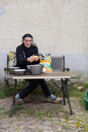 673-Wir-koennen-nicht-alle-Che-Guevara-sein-einer-muss-auch-die-Kartoffeln-schaelen_-_hat-Wam-Kat-gesagt
