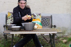 673-Wir-koennen-nicht-alle-Che-Guevara-sein-einer-muss-auch-die-Kartoffeln-schaelen_-_hat-Wam-Kat-gesagt