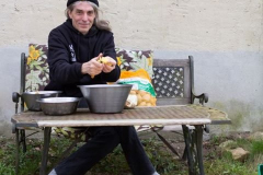 233-Wir-koennen-nicht-alle-Che-Guevara-sein-einer-muss-auch-die-Kartoffeln-schaelen_-sagt-Wam-Kat_-Wir-m