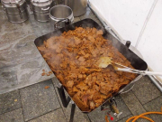 10-09_22_-Anbraten-mit-schoen-ungeschwitzte-ziwebeln-und-naturlich-mit-gyros-oder-manchmal-auch-doener-